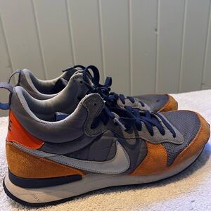 Nike Internationalist Mid
Light Ash Copper Size 10